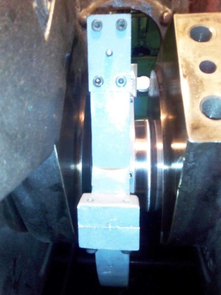 Crankpin Under Grinding Process