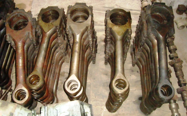 Reconditioned Connecting Rods of MAK Engine in Stock
