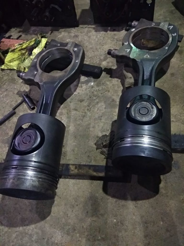 Connecting rods under inspection