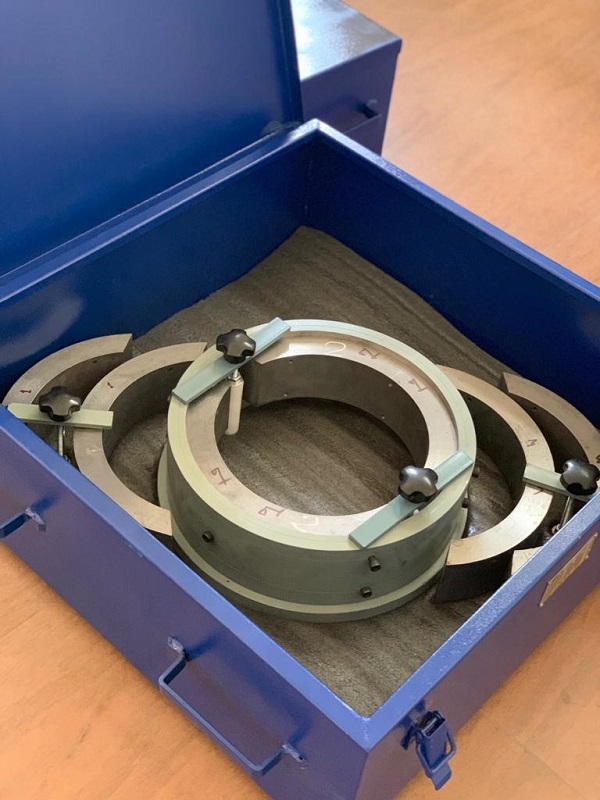Accessories of Grinding Machine Packed in Steel Box